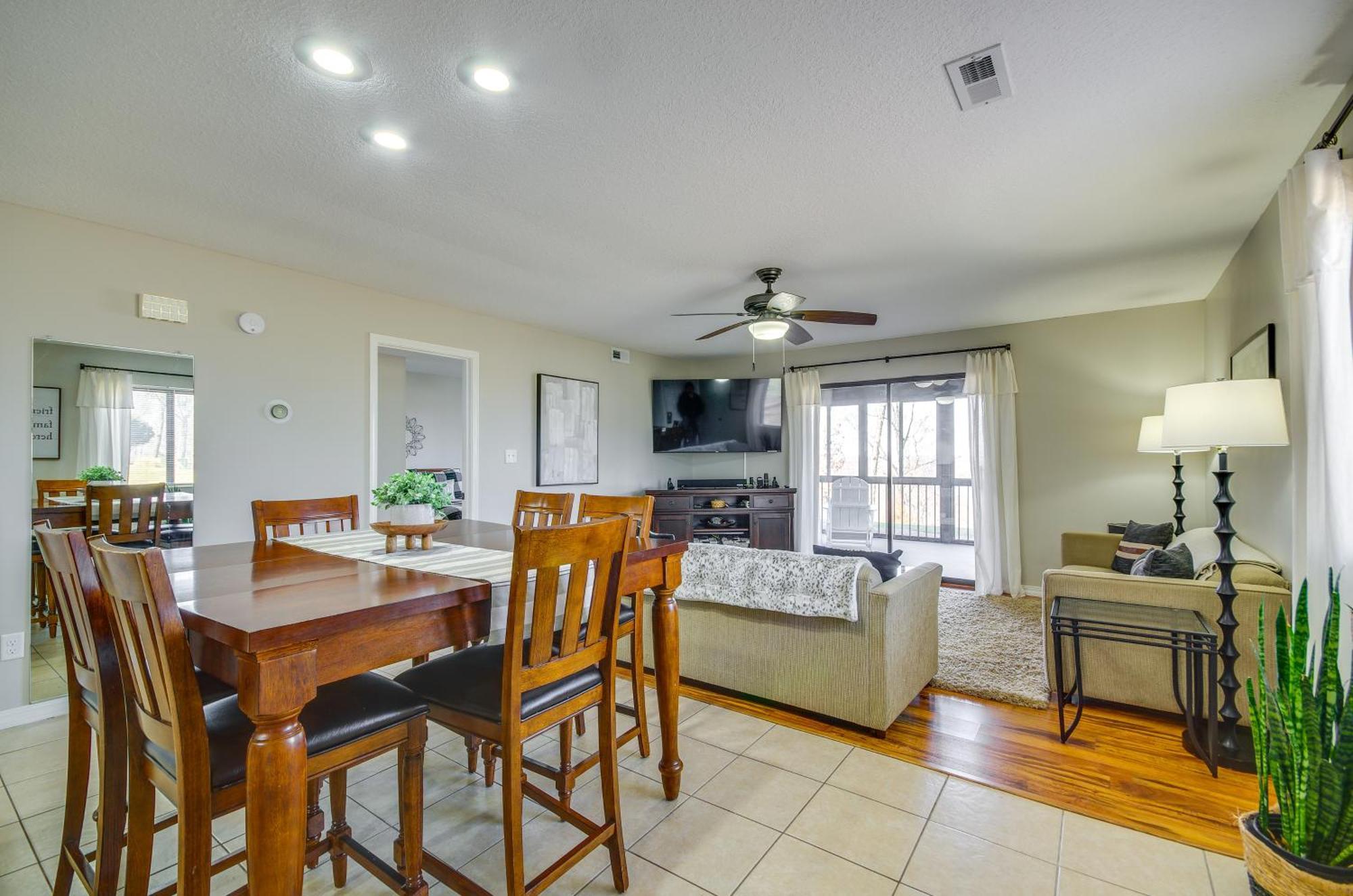 Ozarks Vacation Rental Condo With Lake View! Exterior photo